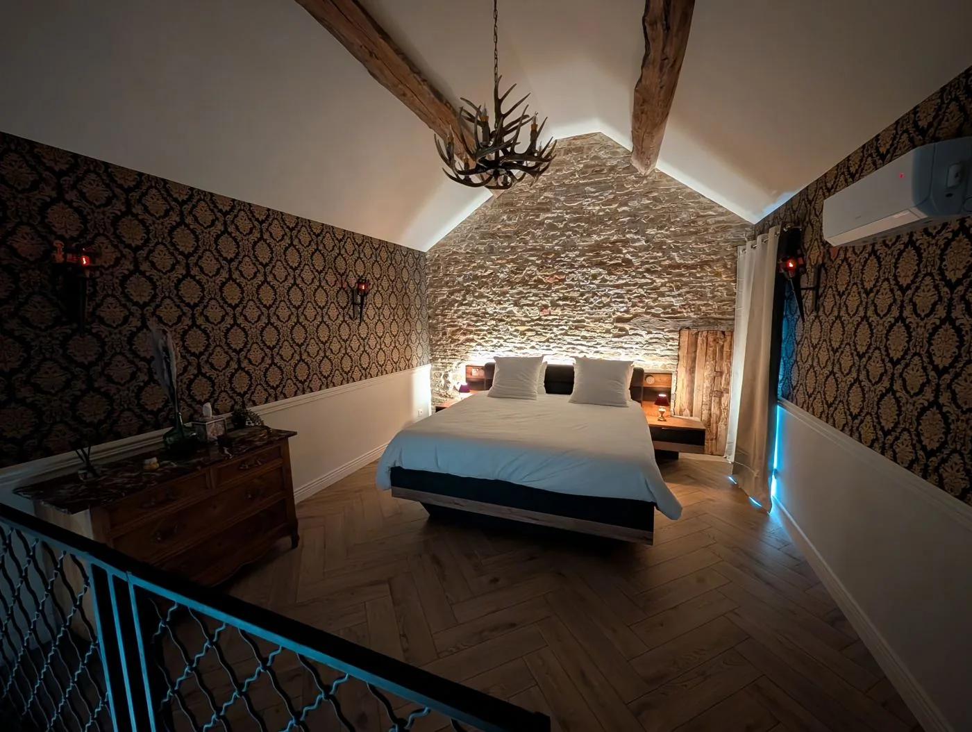 Chambre réelle de la Suite Médiévale